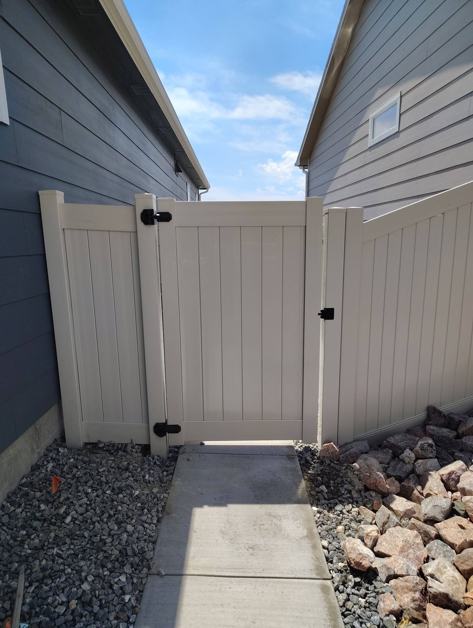 Vinyl Side Gate — Chess Remodels project